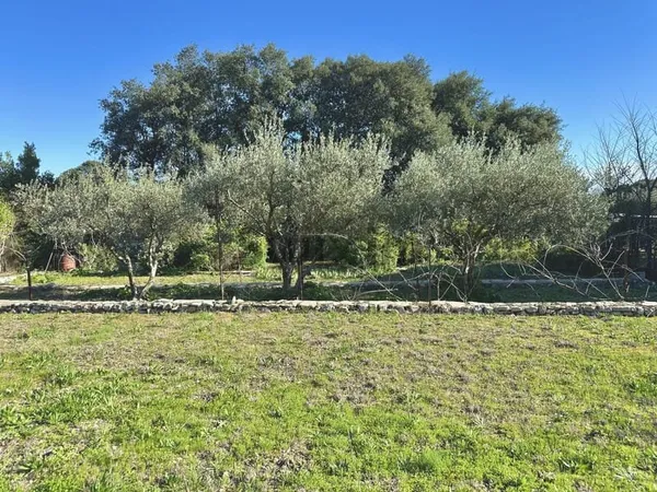 TERRAIN A BATIR 722M2 VIABILISE