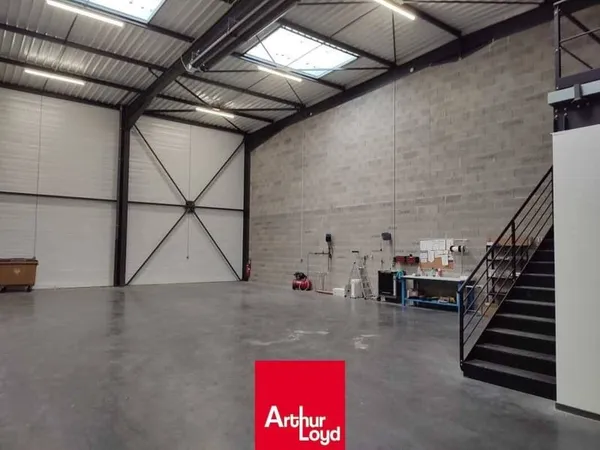 Local d'activité 327 m²