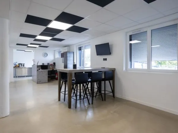 Local/bureau à louer PARAY LE MONIAL 235 m2 bureaux, accueil, fort potentiel