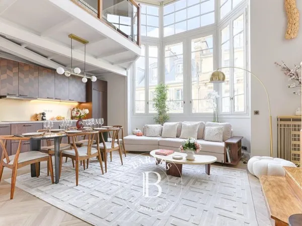 PARIS VIII - Triangle d'Or - Atelier d'artiste 3 chambres - luxe - duplex - clim - plus studio