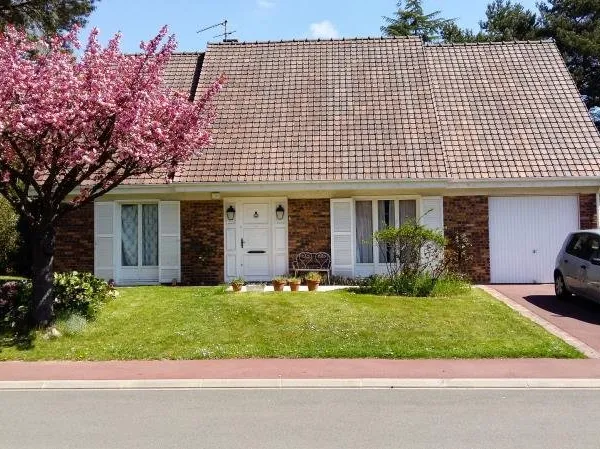 MAISON INDIVIDUELLE VOISINS LE BRETONNEUX - 7 pièce(s) - 178 m2