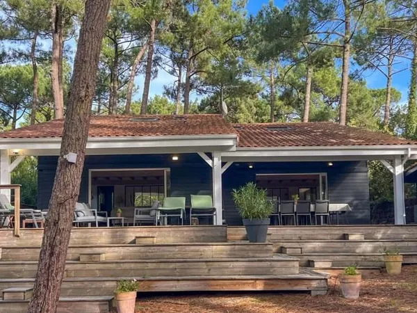 Villa familiale entre pins et océan avec dépendance