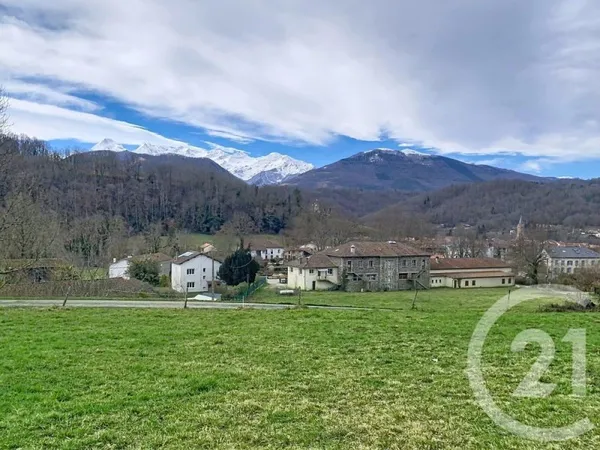 Terrain 4528 m²