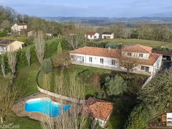 Maison 9 pièces 250 m²