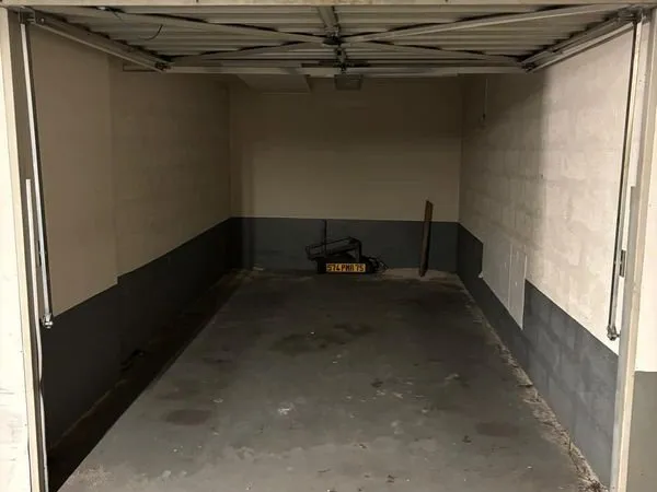 Grand boxe Ternes 8 ieme Acces simple sécurisé