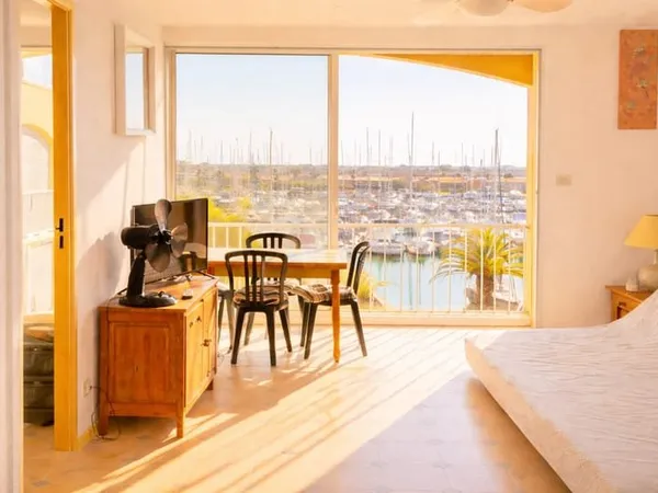 GRUISSAN - RIVE DROITE Appartement de type 2 avec loggia et