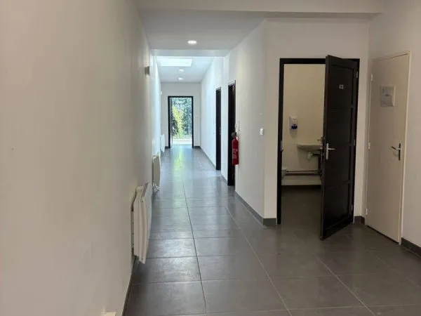 Bureau 5 pièces 85 m²