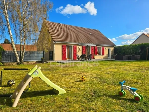 Maison de plain pied lumineuse, 3 chambres, avec terrasse de 40 m² et commerces à pied