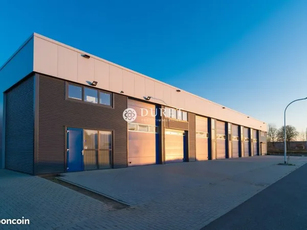 Local 2300 m² Montaigu-Vendée