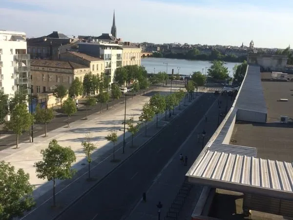 T4 meublé 88 m² - Dernier étage avec terrasses - Vue Garonne - Bordeaux Bastide - 3 chambres