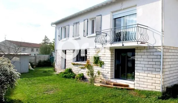 ROYAN, dans un quartier calme, charmante maison de 174 m² avec jardin