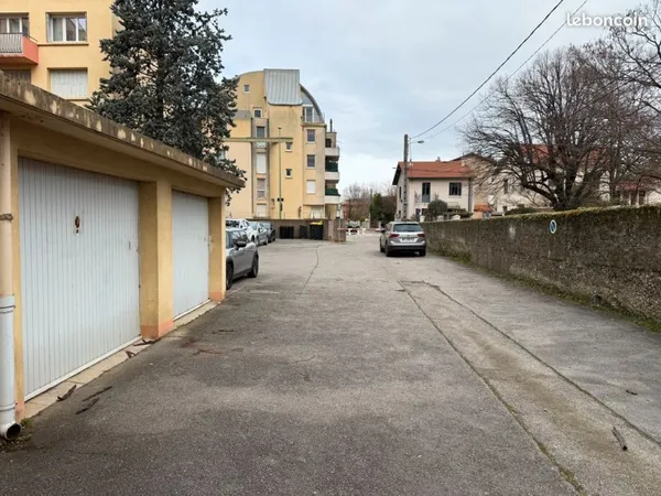Location Box Garage - Proche Centre-Ville Valence