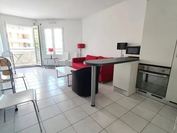 2 pièces avec terrasse en étage élevé - Proche mer et tramway