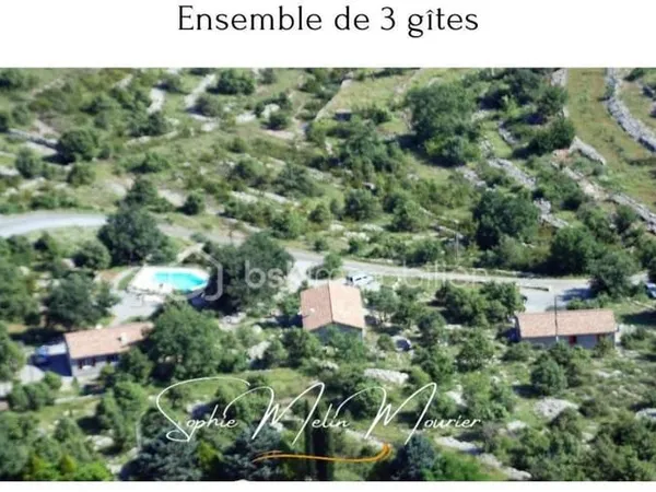 Ensemble de 3 Gîtes Magnifiques en pierre à Labeaume, Ardèche