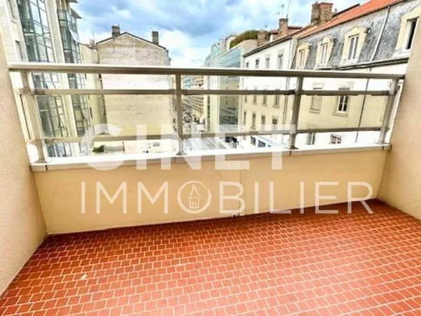 T1 BIS DE 43,43 M² AU COEUR DU 6EME ARRONDISSEMENT DE LYON, DANS UNE RUE CALME