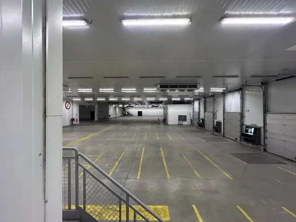 Local d'activité 2600 m²