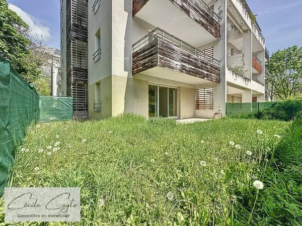 MEYLAN Buclos 4 pièces en rez de jardin avec garage et parking