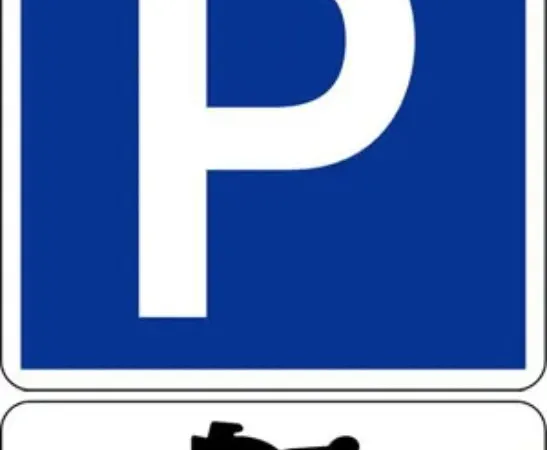PLACE DE PARGINK MOTO - JARDIN PUBLIC