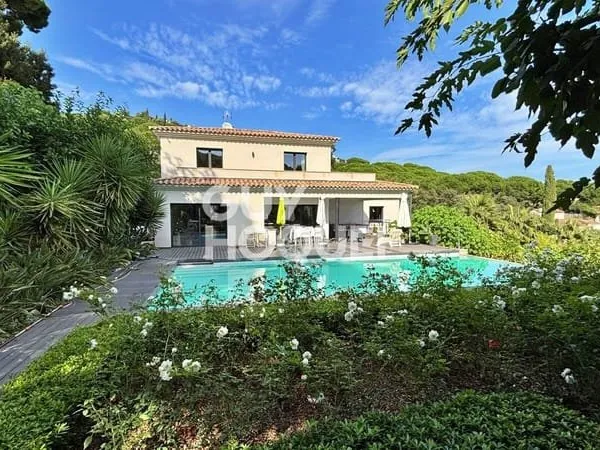 Maison et villa de prestige Vente Cavalaire-sur-Mer 7p 220m² 2150000€
