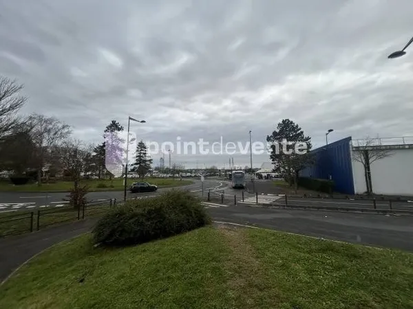 Local commercial 902 m²