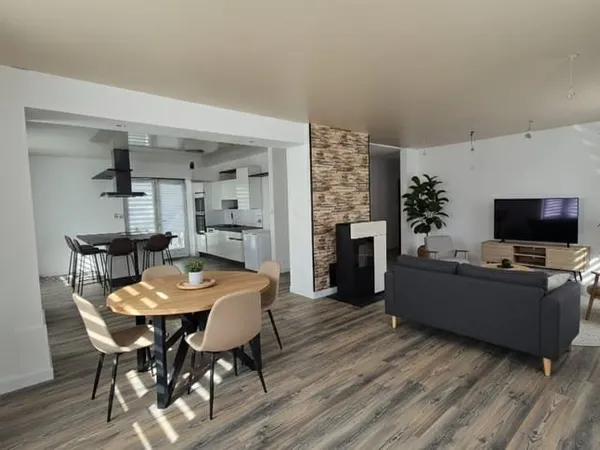 Grand appartement de + 130m2 habitables au RDC d'une coprop