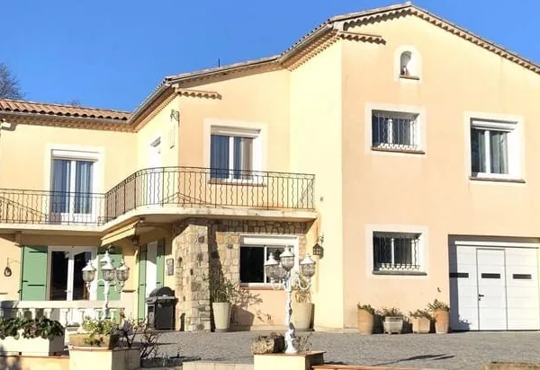 Villa 7 pièces 218 m²