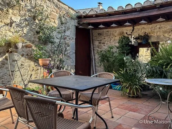maison de village avec terrasse et garage