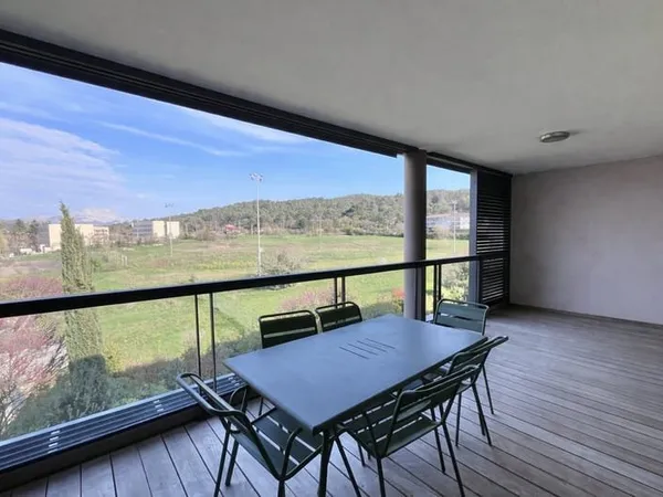 Aix en Provence Sud, T4 de 98m2 dernier étage dans résidence