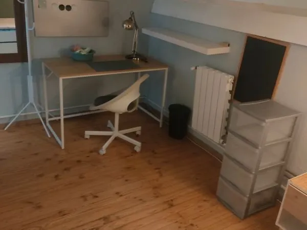 Chambre meublée en centre ville de Nimes