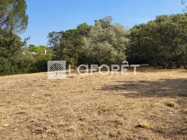 Terrain Villeneuve Les Avignon 749 m2