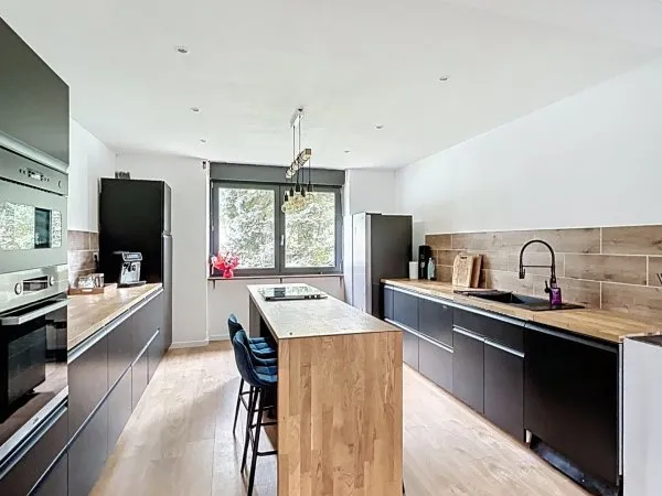 Maison 9 pièces 202 m²