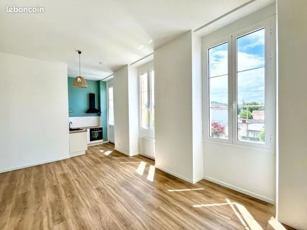 Appartement 2 pièces, nu 48 m2, 540 CC, libre