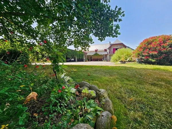 Dpt Hautes Pyrénées (65), à vendre MOMERES maison avec chambres d'hôtes P14 de 453 m² - Terrain de 3