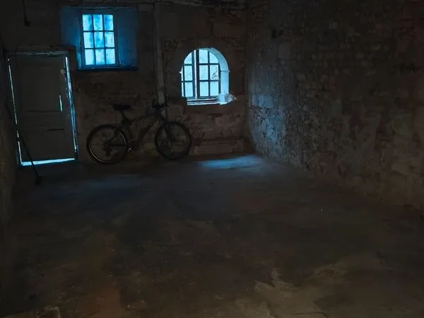 💥 Studio à créer de 25 m² - RDC - Abbaye aux Dames - Fort potentiel