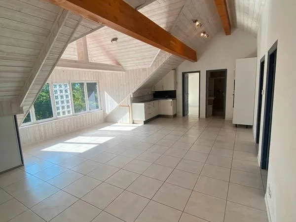 Appartement type T4, 95m2, comble, FARGES France (A 10 MIN. DU CERN GENEVE) - 1'550 EURO CC