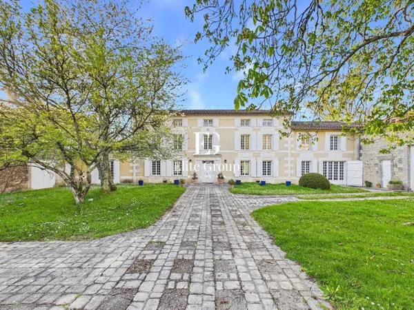 À VENDRE MAISON D'EXCEPTION PROCHE D'ANGOULÊME - 297M2 - 12 PIÈCES