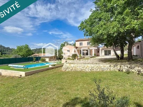 Maison familiale parfaitement entretenue à saisir !
