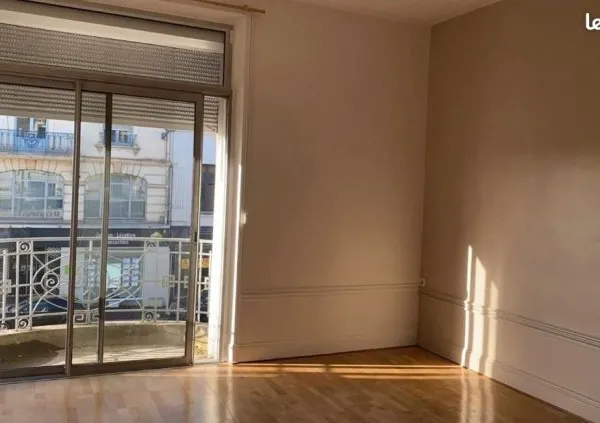 Duplex 4 chambres face gare avec terrasse vue parc