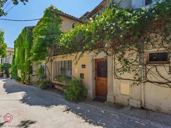Maison de village unique avec terrasses