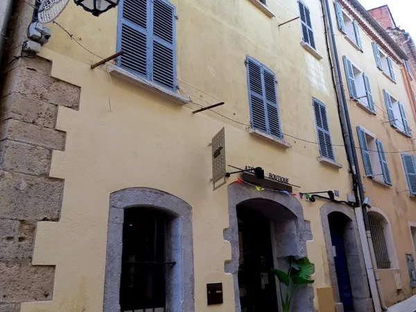 IMMEUBLE HYERES PARCOURS DES ARTS