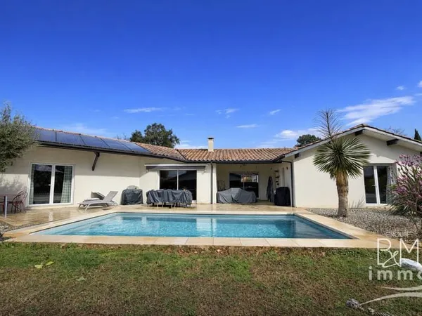 Maison A Vendre Tosse 6 pièces de 156 m² avec piscine sur 866m² de terrain