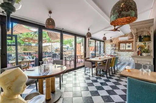 Maison 14 pièces 660 m²