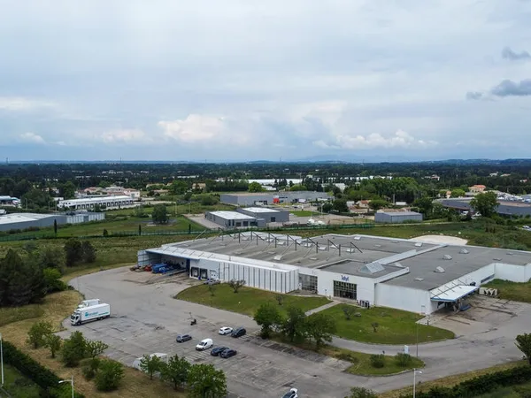 À LOUER - ENTREPÔT 14 880 M² DIV - CHÂTEAURENARD