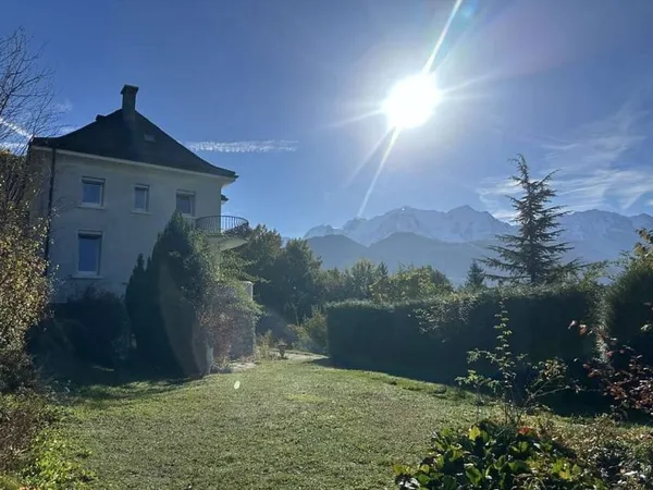 Maison 7 pièces 278 m²