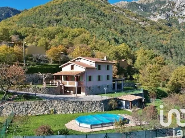 Maison 5 pièces 151 m²