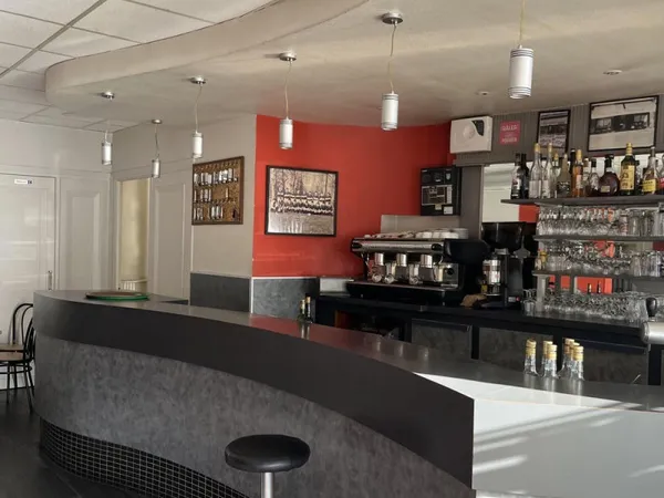 A VENDRE Hôtel-Bar-Restaurant- Coeur d'activité-26 chambres et 120 couverts