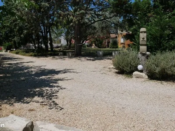 Propriété très bon rapport aux portes d'Arles