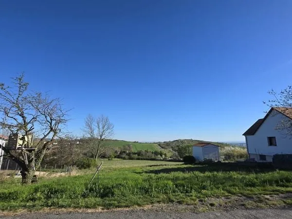 Terrain à bâtir de 839 m² à ROMAGNAT (63)