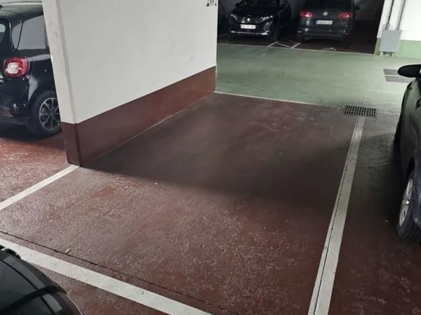 Place parking - accès périph (porte saint ouen)