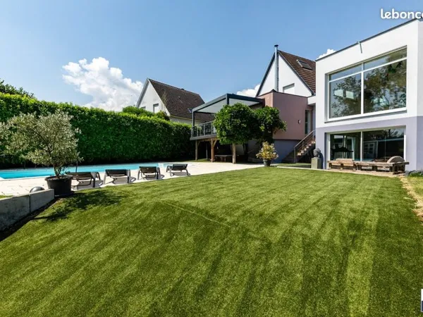 Maison 8 pièces 235 m²